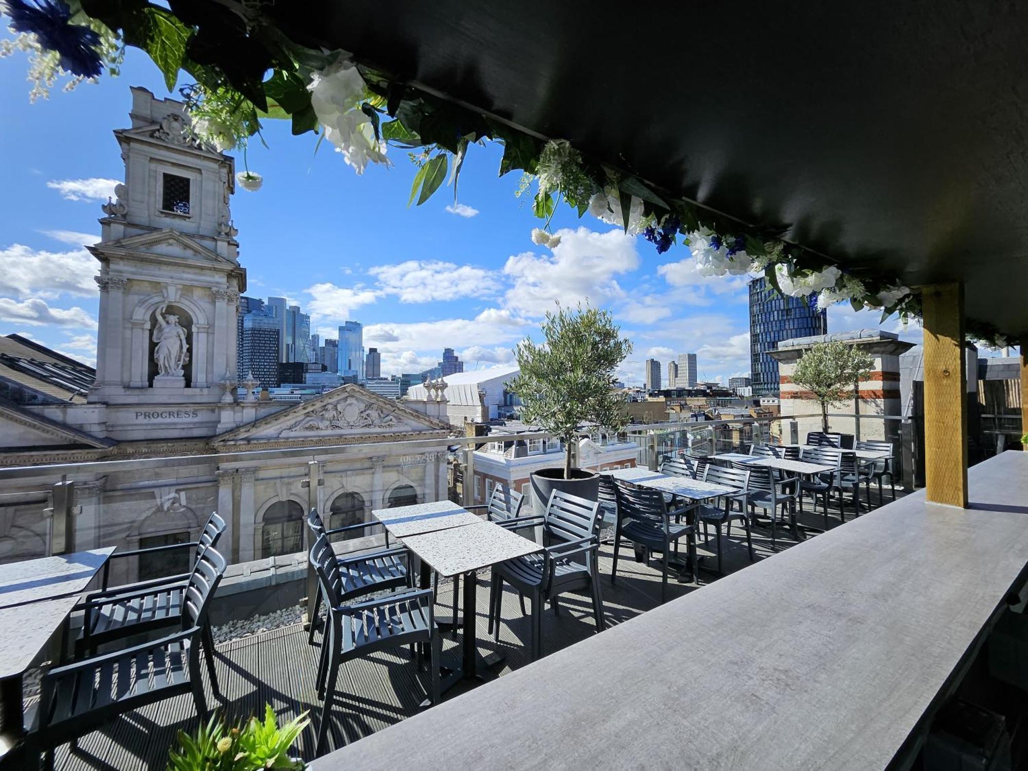 Courthouse Hotel Shoreditch London Exterior photo